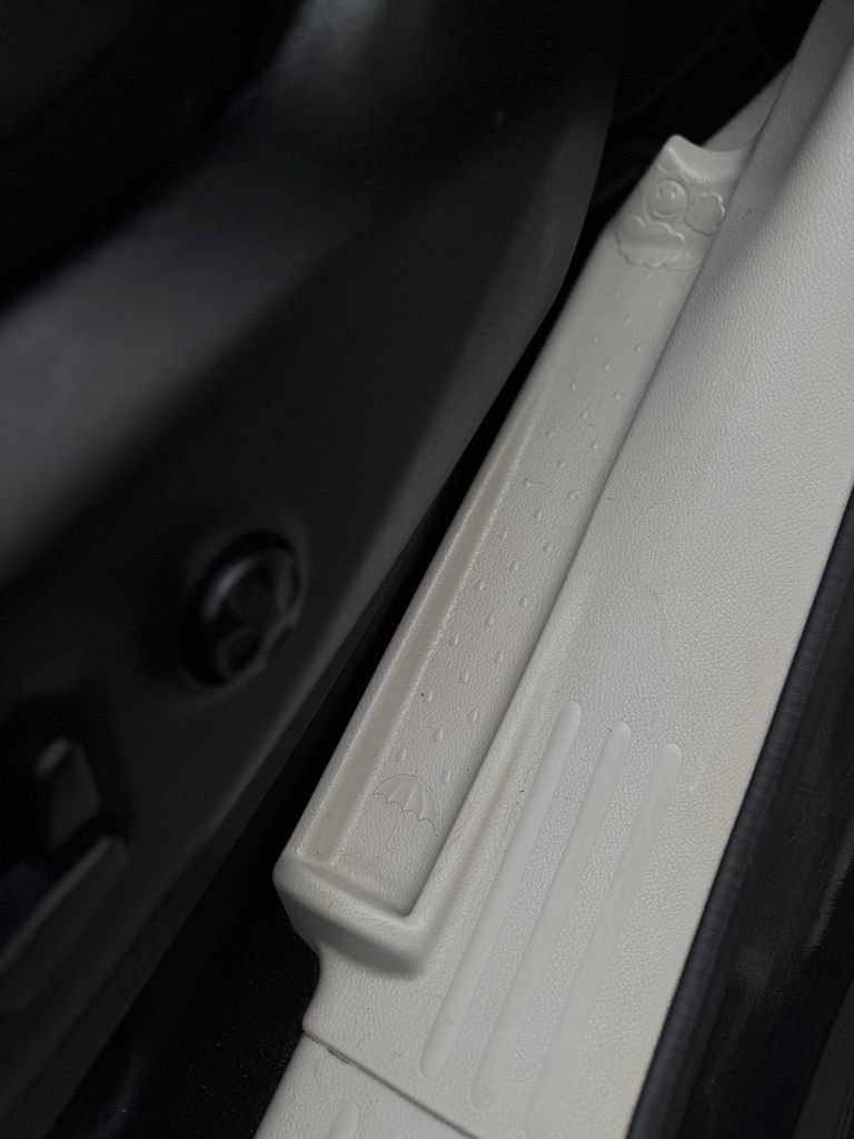 Used 2023 Chrysler Pacifica Touring-L FWD image 38