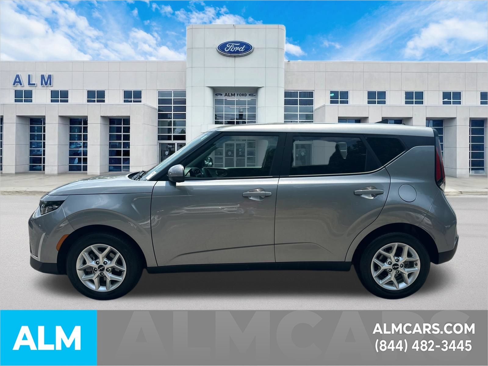 Used 2025 Kia Soul LX w/ LX Technology Package FWD image 9