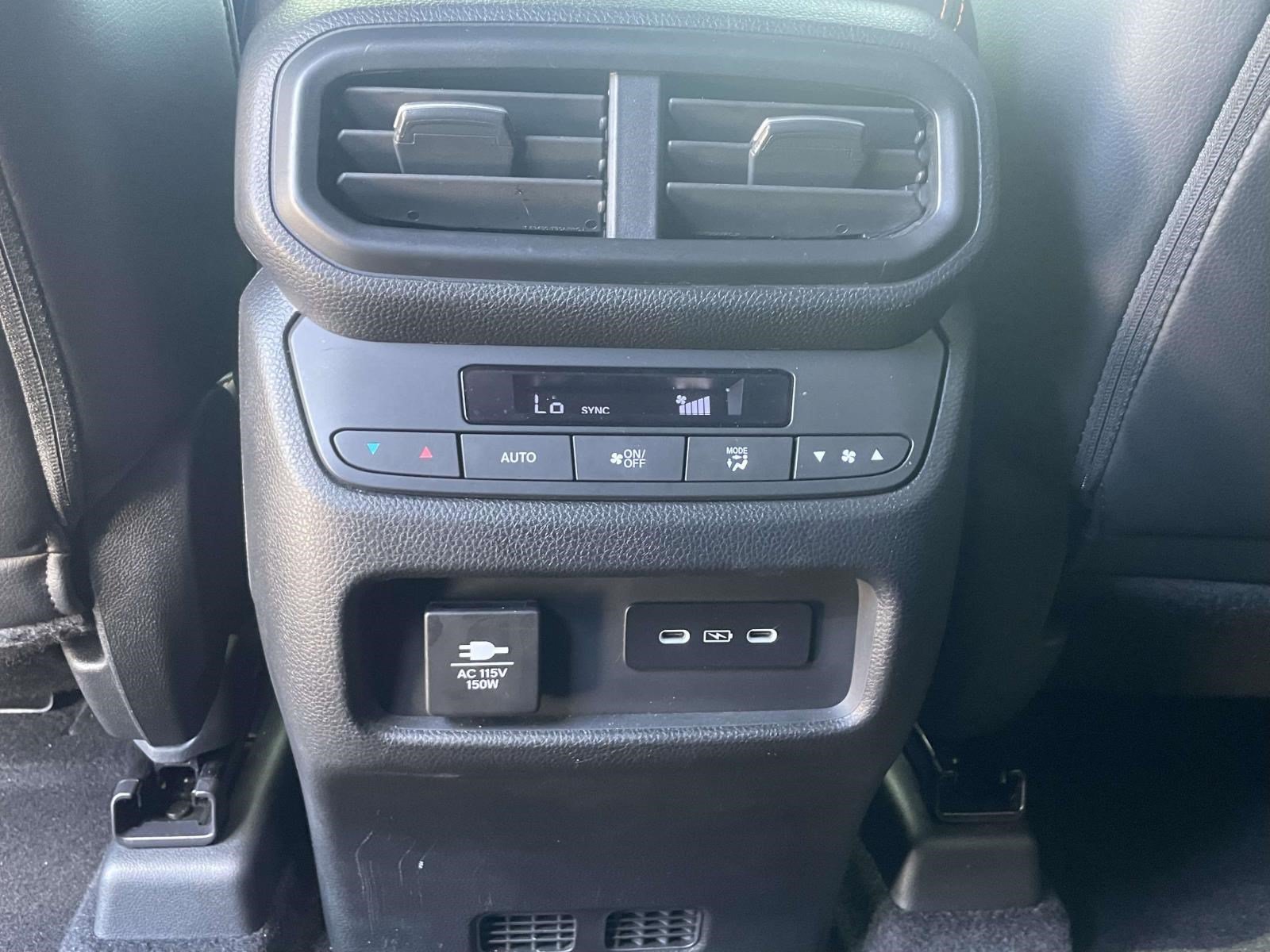 Used 2025 Honda Pilot TrailSport image 12