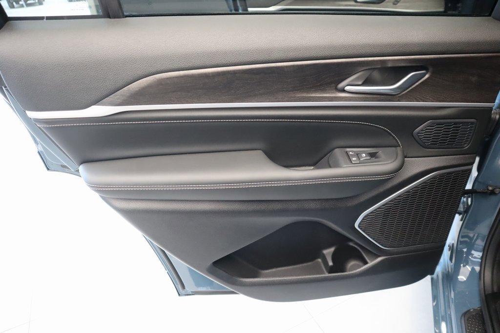 New 2026 Jeep Grand Cherokee L Limited image 16