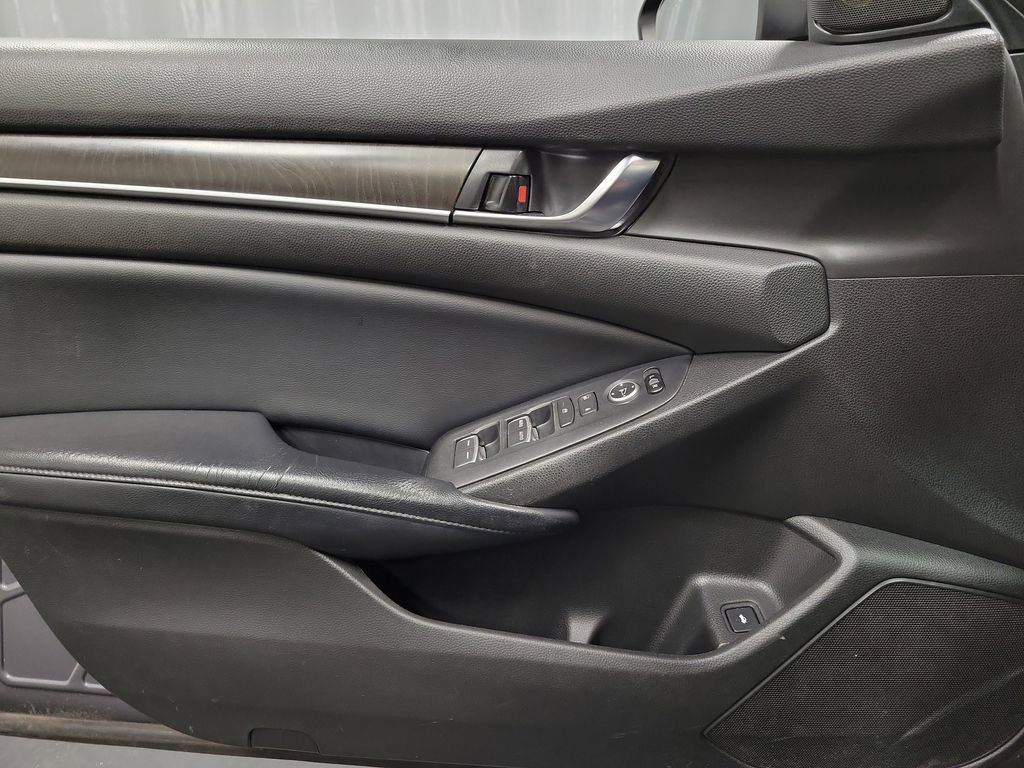 Used 2018 Honda Accord EX image 24