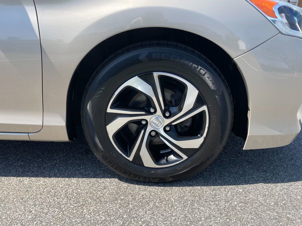 Used 2017 Honda Accord LX image 31