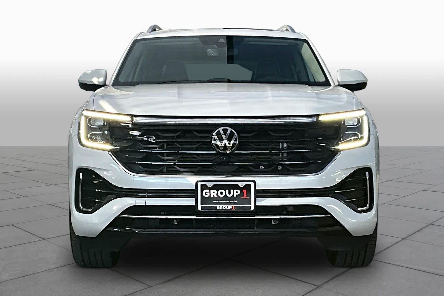 Used 2024 Volkswagen Atlas SEL Premium R-Line AWD/4WD image 4