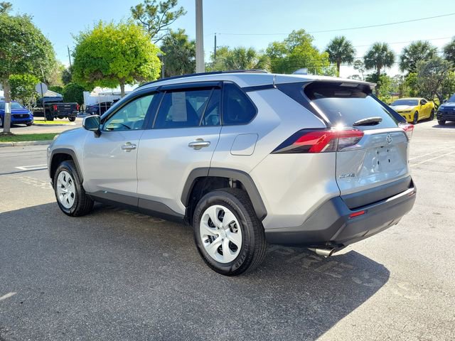 Used 2019 Toyota RAV4 LE FWD image 4