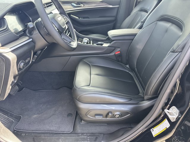 New 2026 Jeep Grand Cherokee Limited w/ Limited Altitude Package AWD/4WD image 9