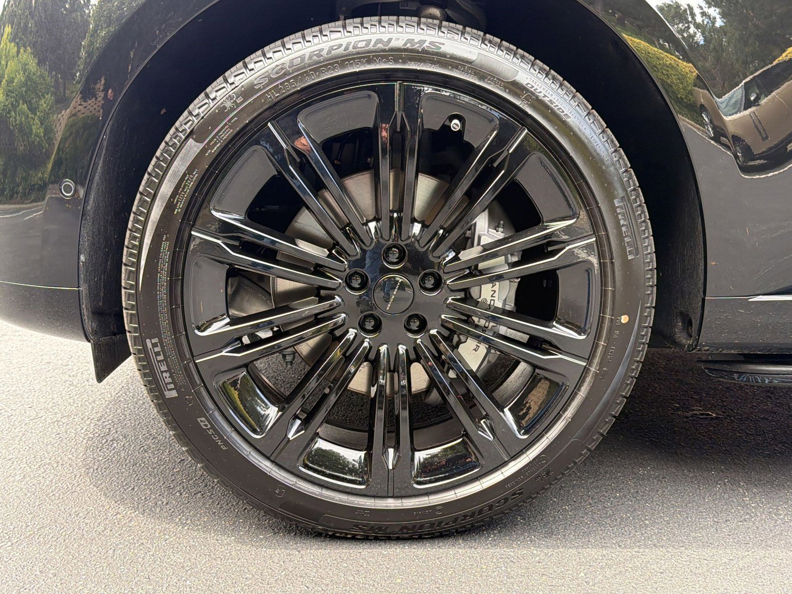 New 2026 Land Rover Range Rover Long Wheelbase SE image 13