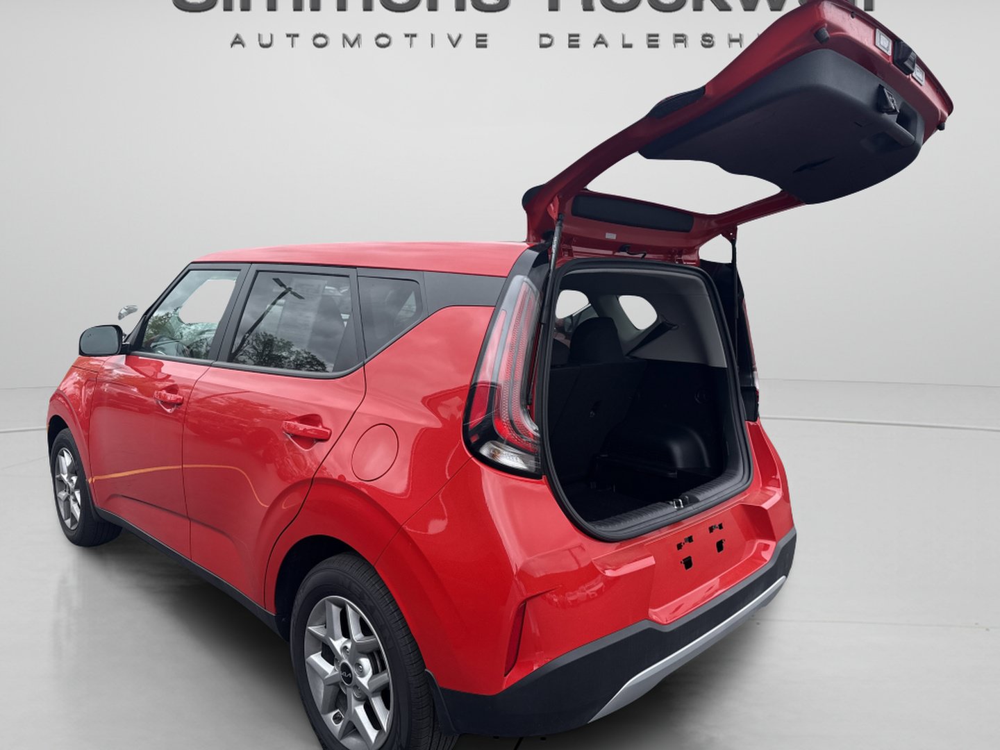Used 2025 Kia Soul LX w/ LX Technology Package FWD image 13