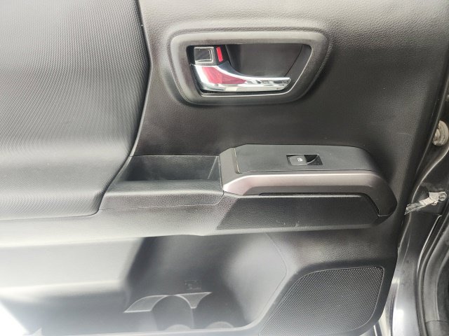 Certified 2021 Toyota Tacoma TRD Off-Road AWD/4WD image 9