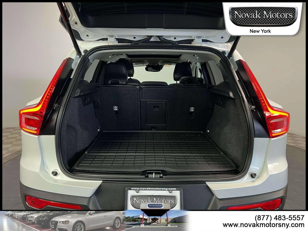 Used 2022 Volvo XC40 T5 Momentum w/ Premium Package AWD/4WD image 12
