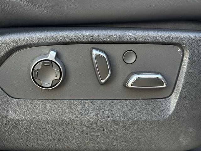 Used 2024 Cadillac Escalade Sport Platinum w/ LPO, Floor Liner Package AWD/4WD image 28