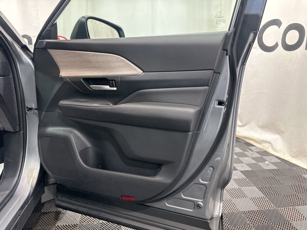 Used 2026 Toyota Grand Highlander Limited image 8