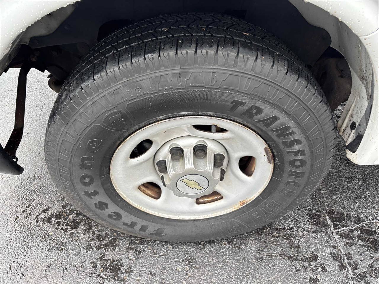Used 2012 Chevrolet Express 2500 RWD image 21