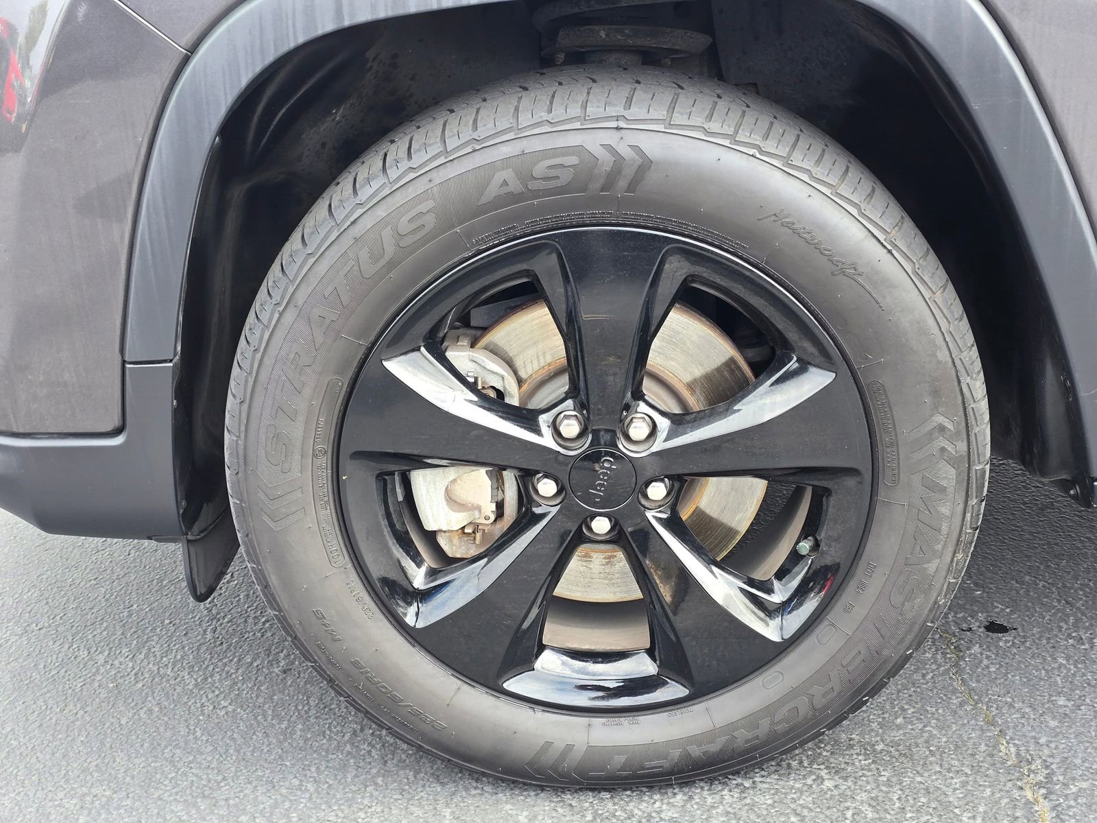 Used 2019 Jeep Cherokee Latitude Plus AWD/4WD image 9