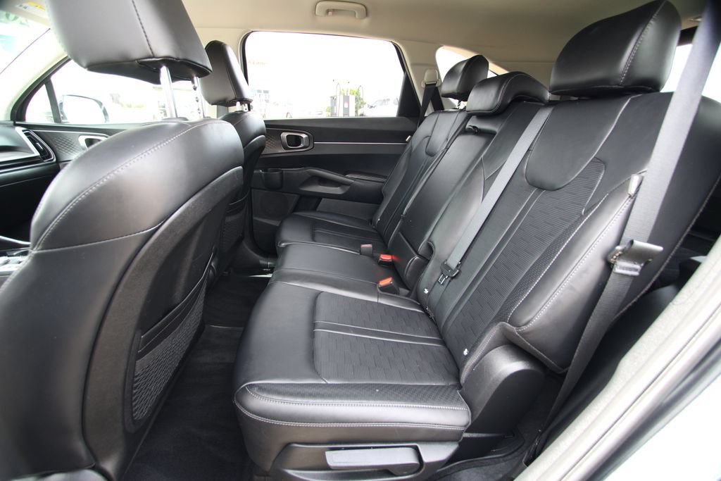 Used 2024 Kia Sorento S FWD image 7