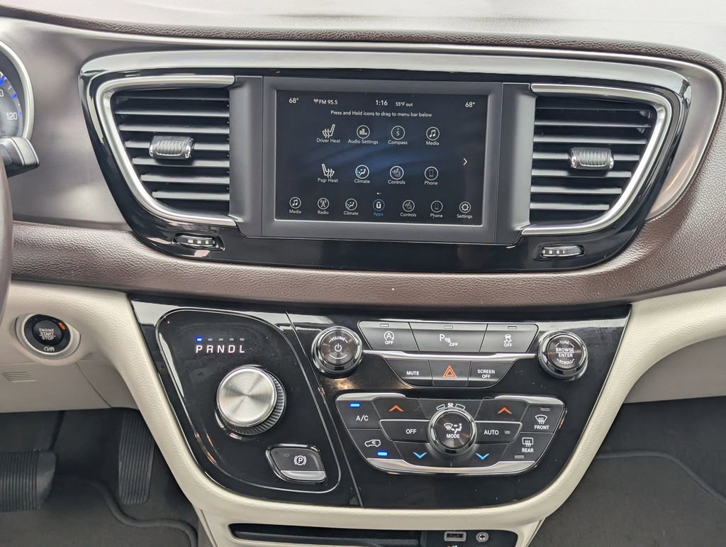 Used 2018 Chrysler Pacifica Touring-L image 13