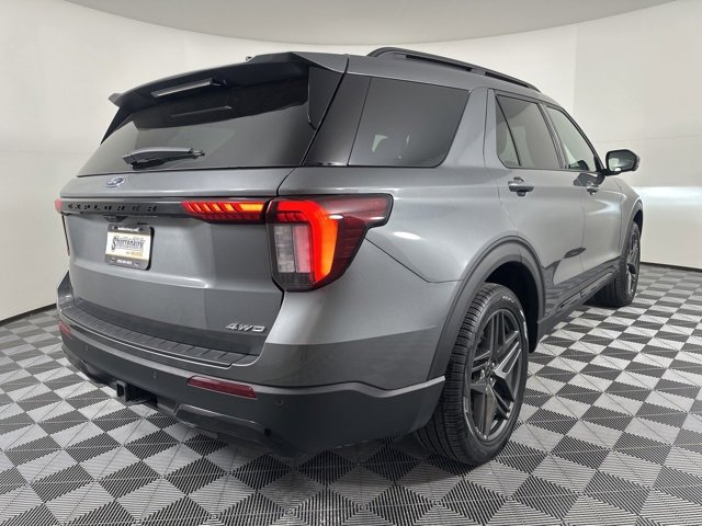 Used 2025 Ford Explorer ST-Line w/ ST-Line Street Pack image 3