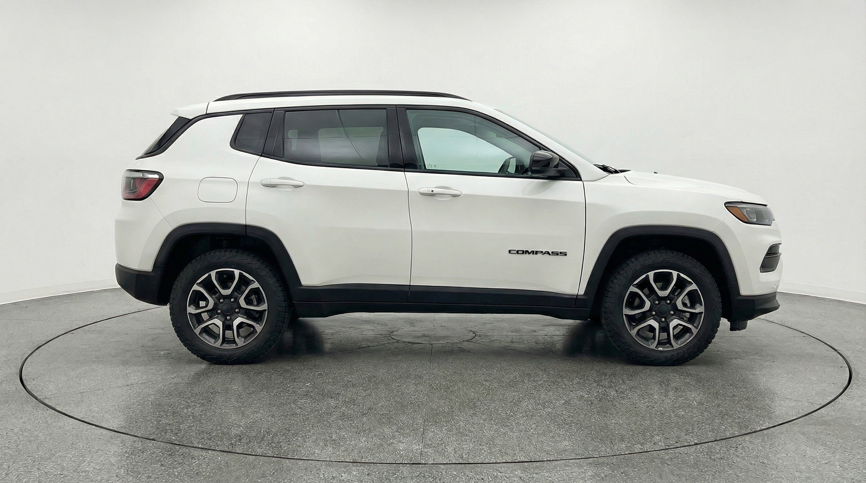 Used 2025 Jeep Compass Trailhawk AWD/4WD image 11
