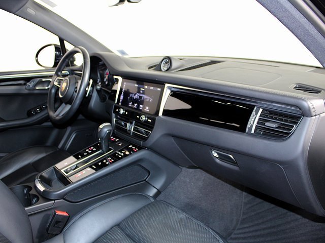 Certified 2023 Porsche Macan image 26