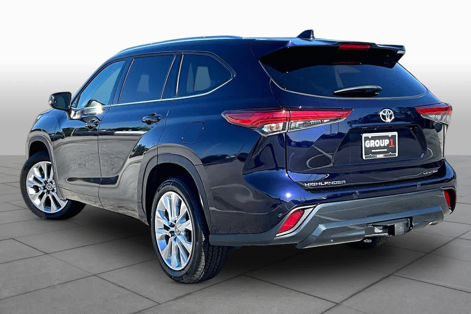 Used 2023 Toyota Highlander Limited FWD image 17