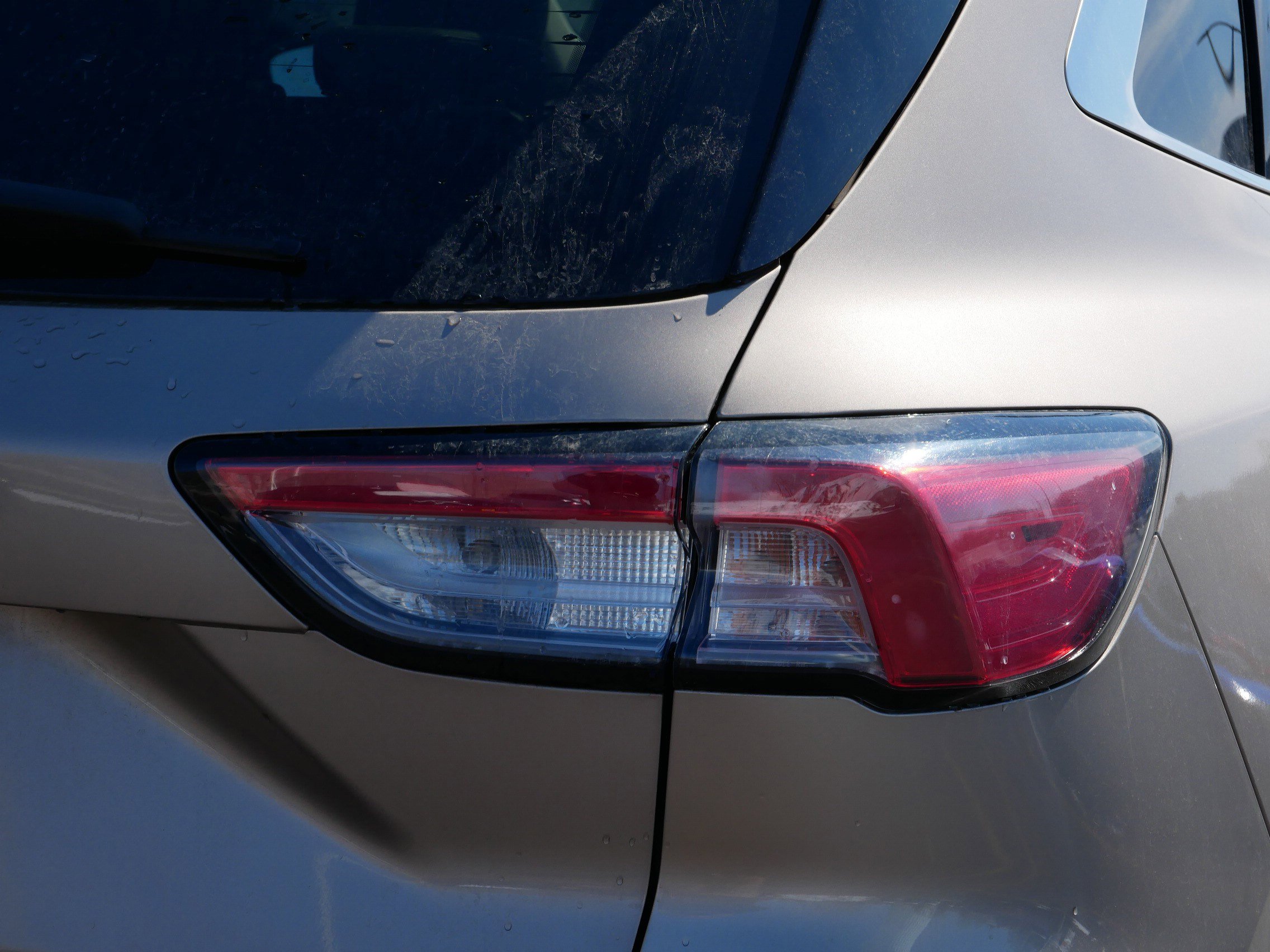 Used 2020 Ford Escape Titanium image 17