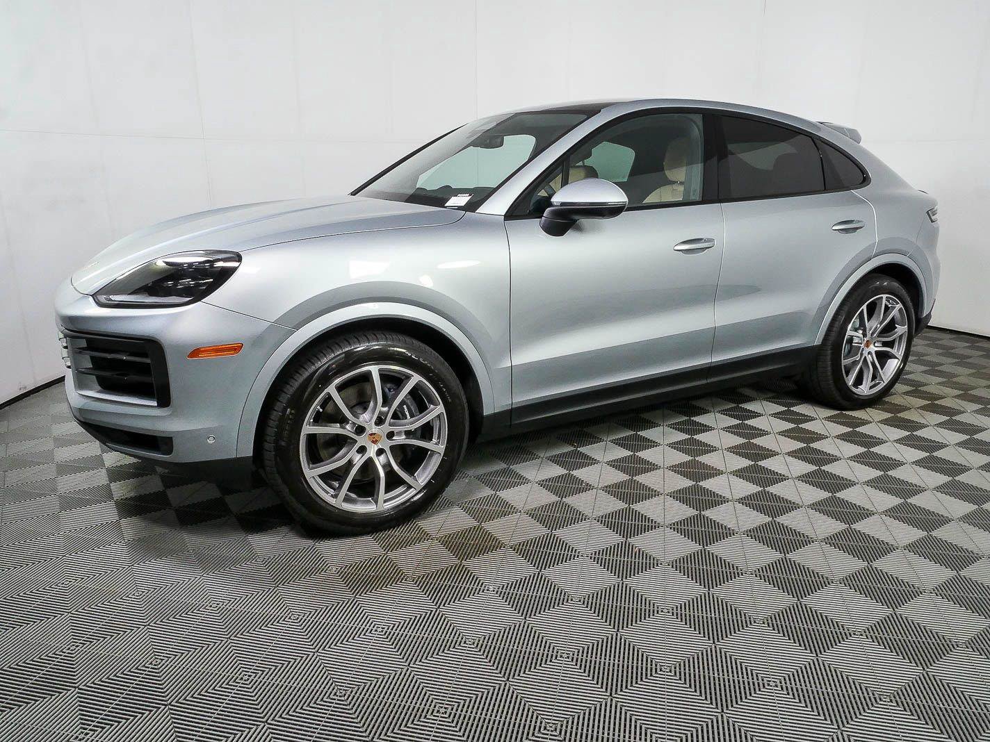 Used 2026 Porsche Cayenne Coupe AWD/4WD image 2