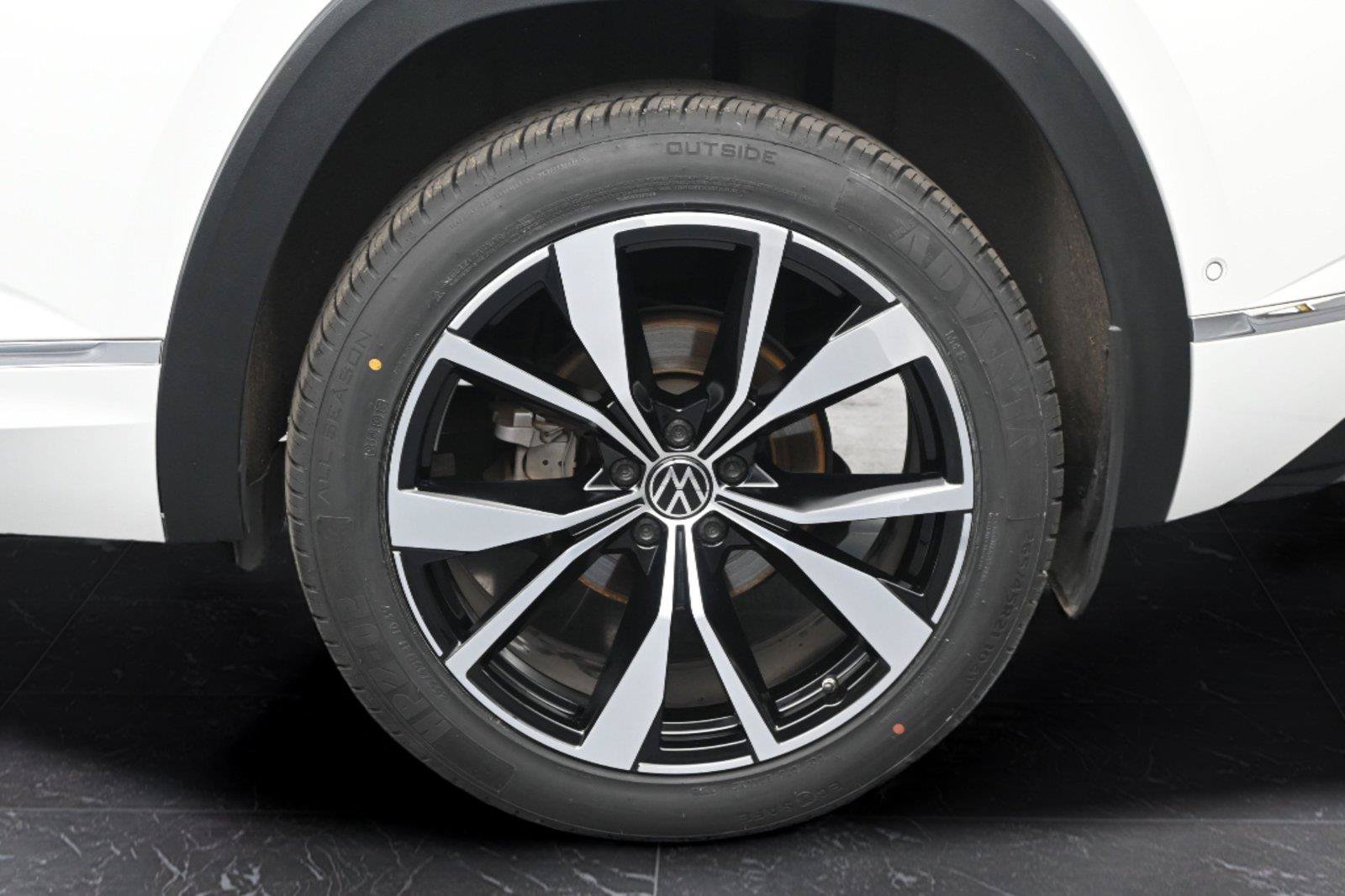 Used 2025 Volkswagen Atlas Cross Sport SEL Premium R-Line AWD/4WD image 15