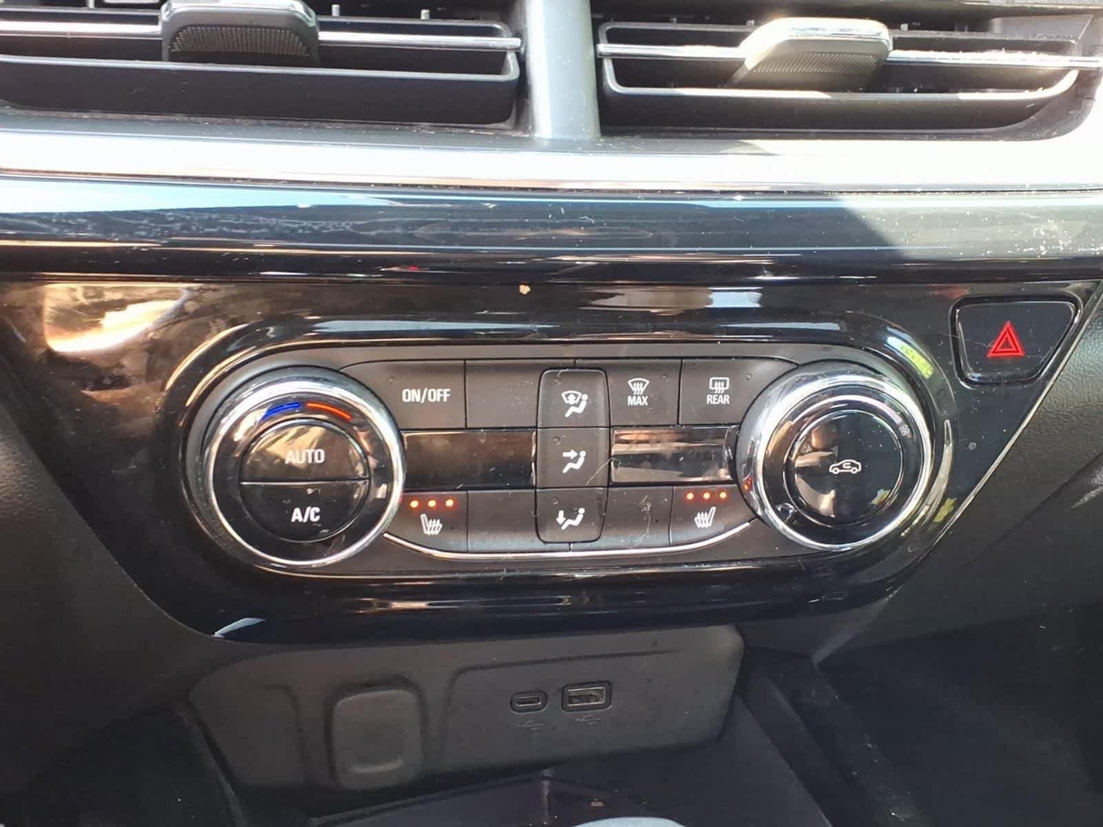 Used 2024 Chevrolet Trax RS w/ Sunroof Package FWD image 17