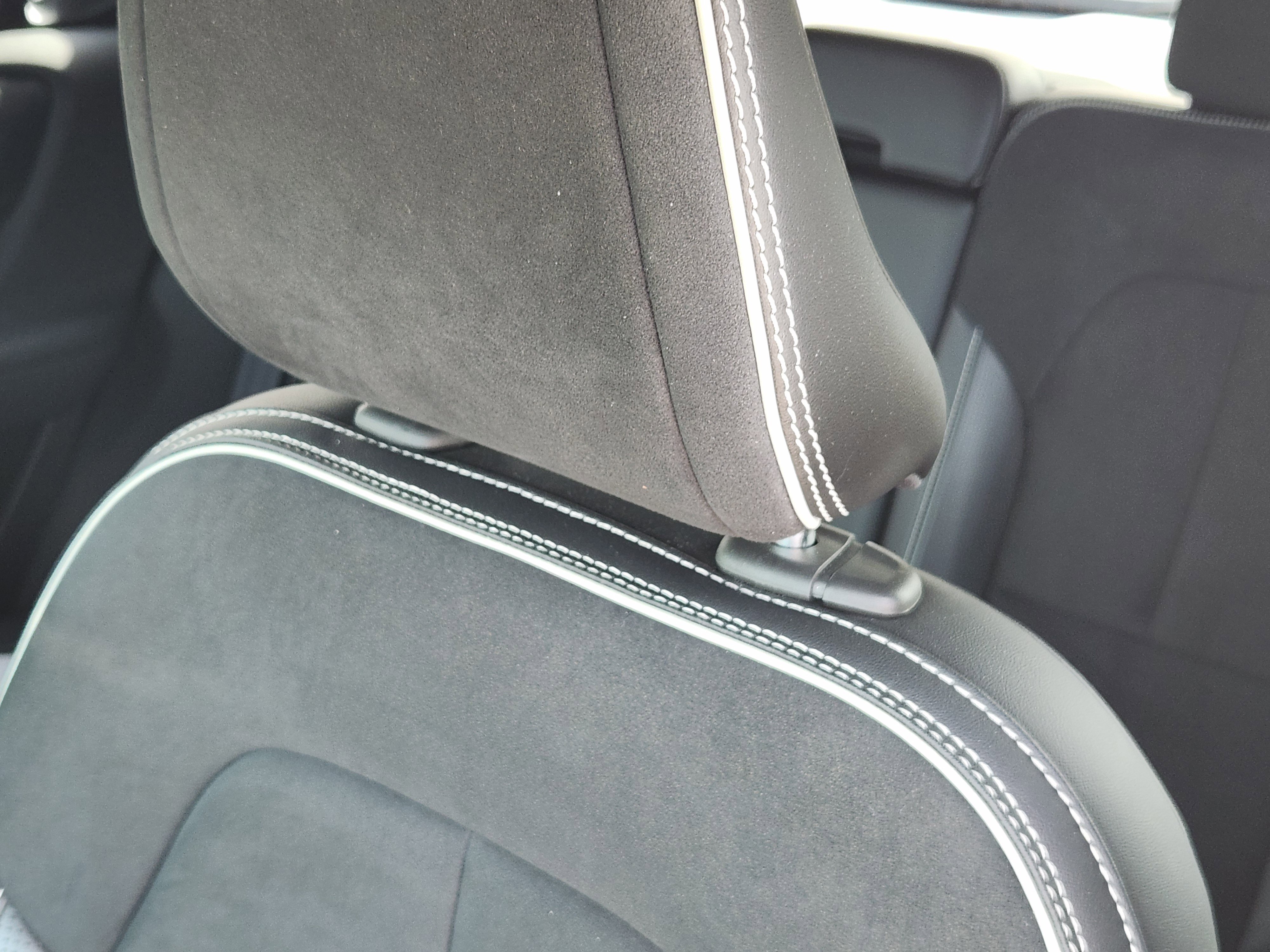 Used 2020 Volvo XC40 T5 R-Design w/ Protection Package Premier image 18