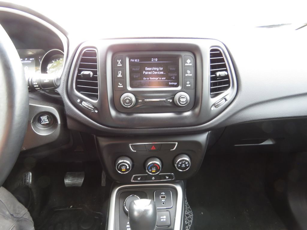 Used 2018 Jeep Compass Latitude w/ Cold Weather Group AWD/4WD image 25