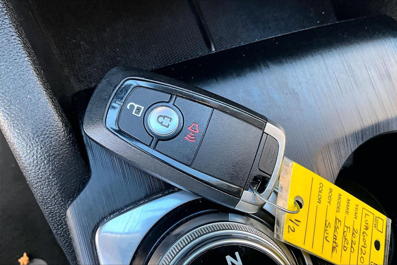 Used 2020 Ford Escape SE image 15