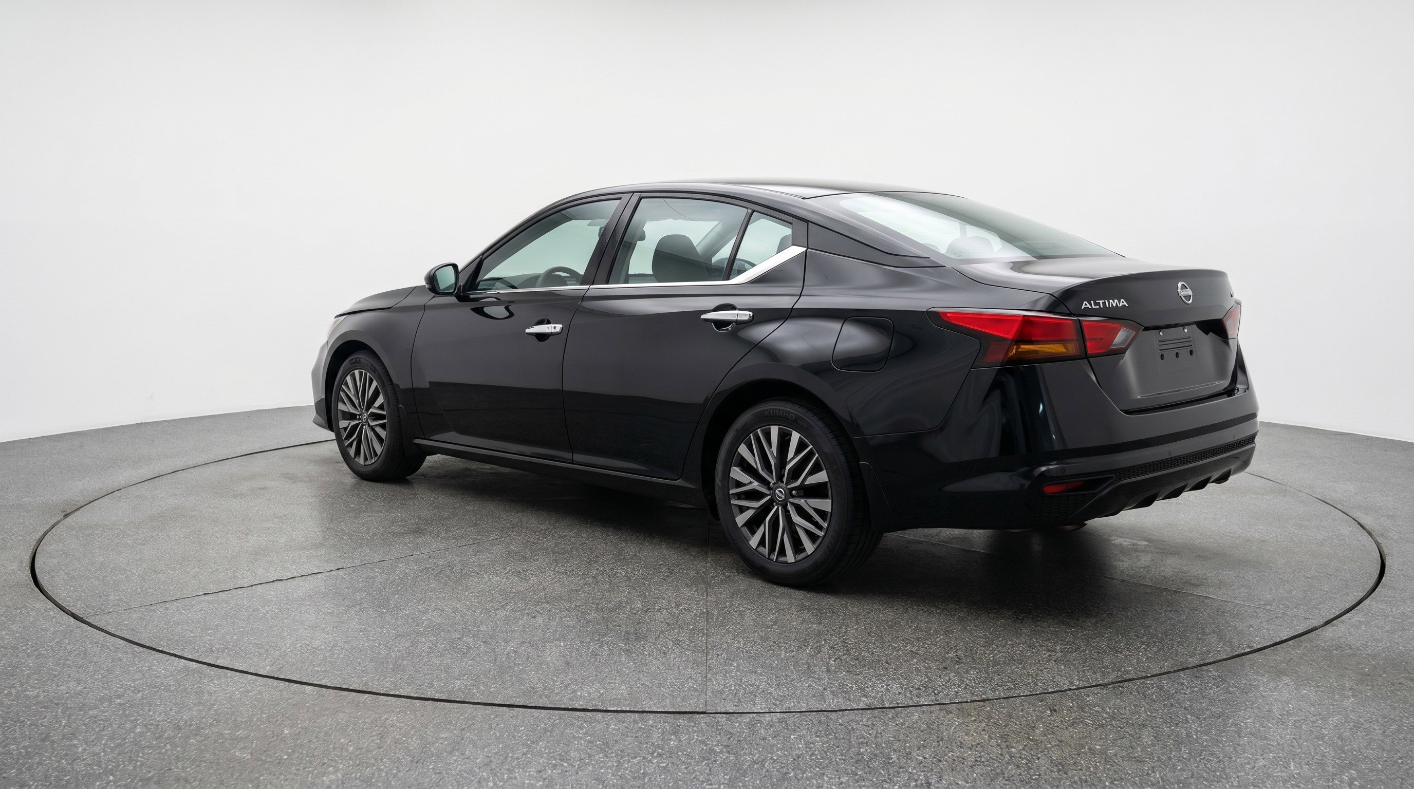 Used 2025 Nissan Altima 2.5 SV FWD image 6