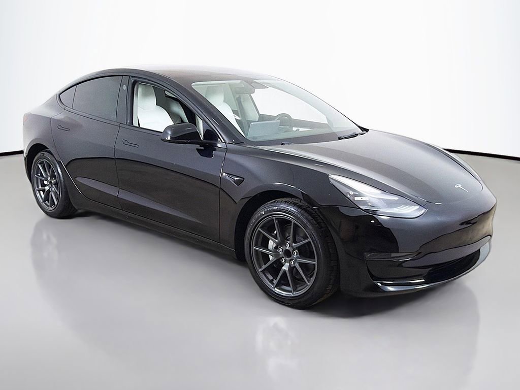 Used 2023 Tesla Model 3 Standard Range image 2