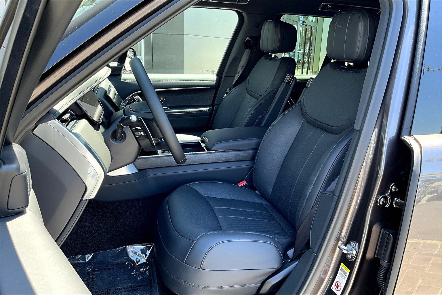 New 2025 Land Rover Range Rover SE image 9