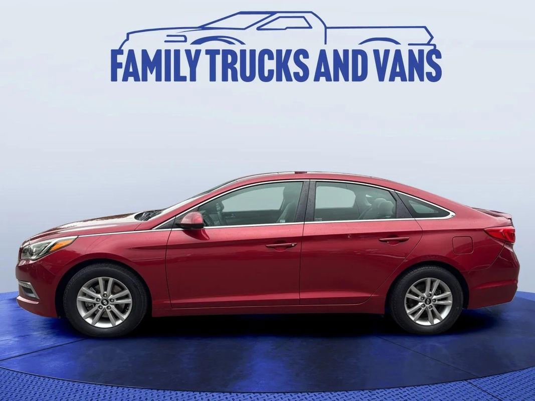 Used 2015 Hyundai Sonata SE FWD image 2