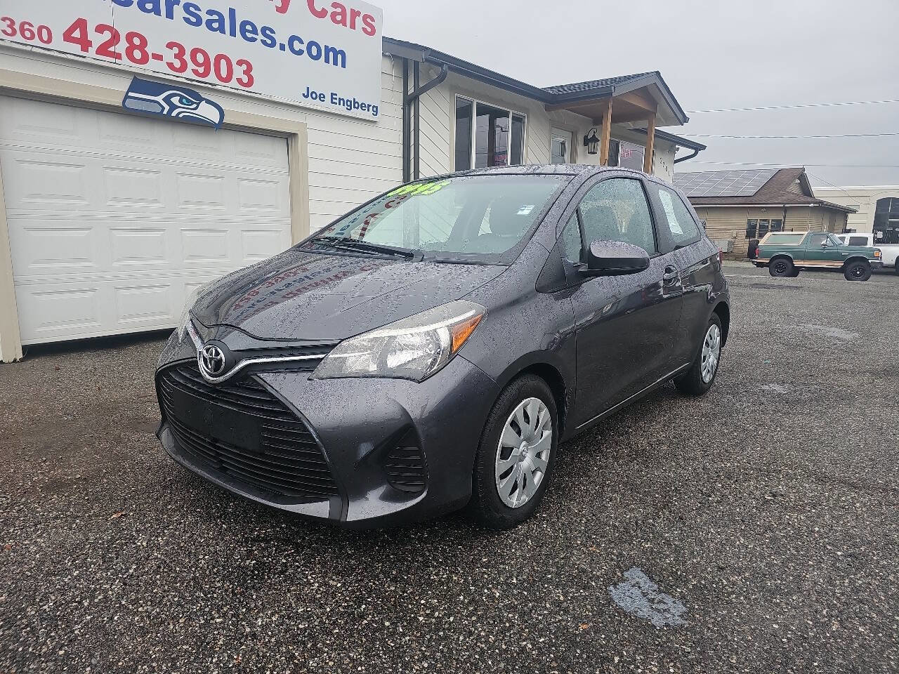 Used 2015 Toyota Yaris L image 2