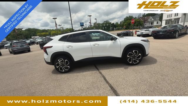 Certified 2025 Chevrolet Trax RS w/ Driver Confidence Package FWD image 9