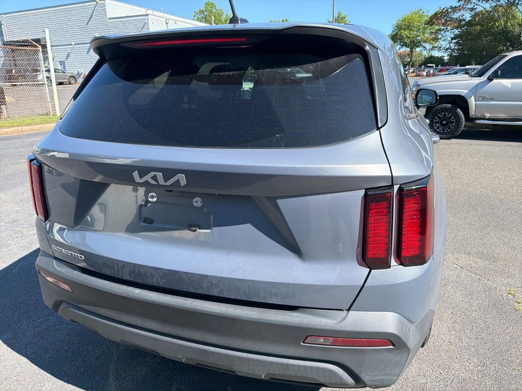 Used 2023 Kia Sorento LX FWD image 6