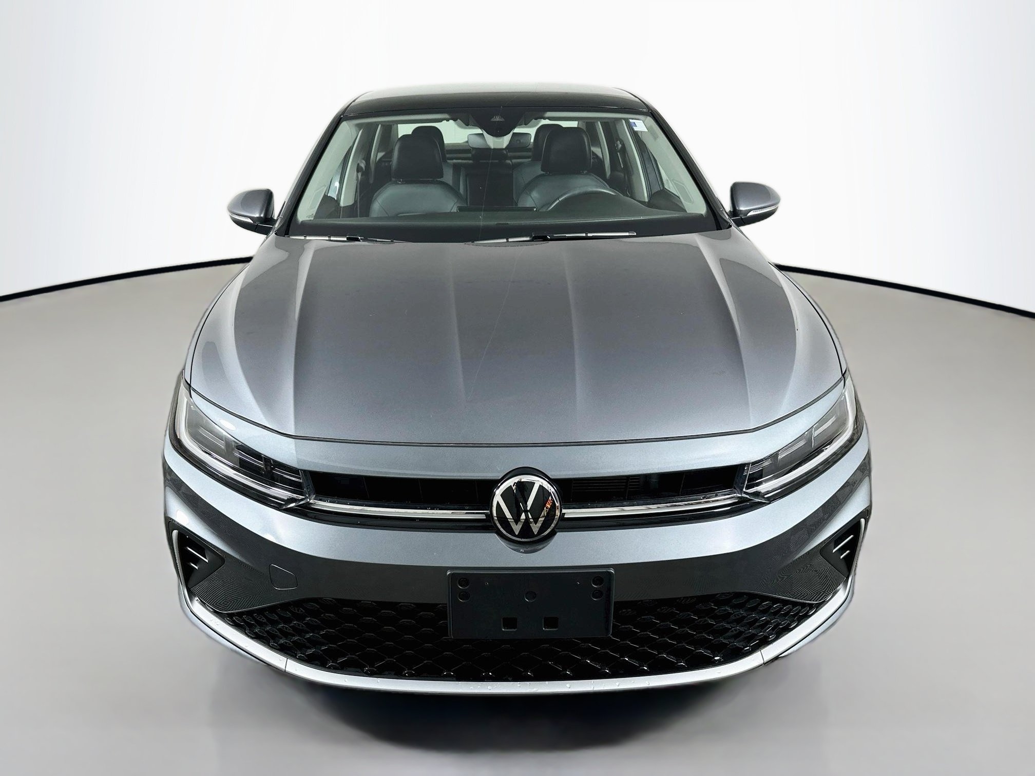 Used 2025 Volkswagen Jetta SEL FWD image 2
