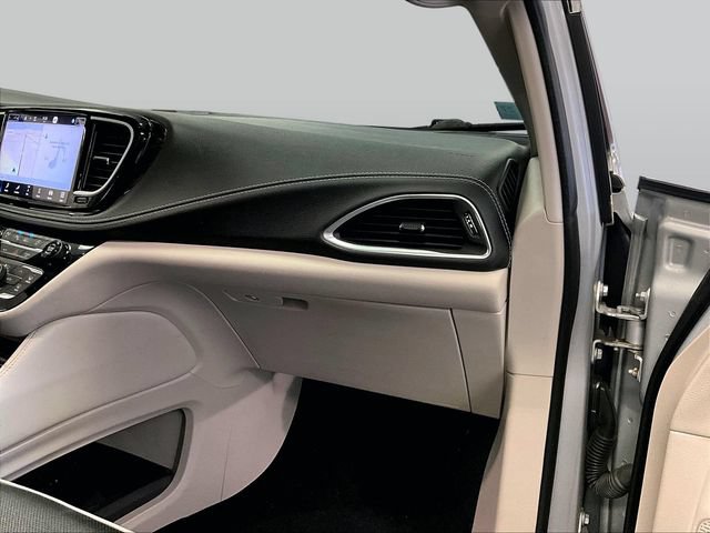 Used 2022 Chrysler Pacifica Limited AWD/4WD image 15