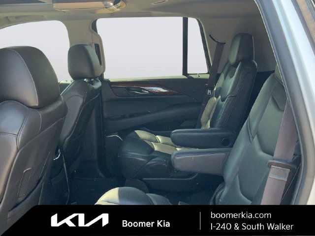 Used 2016 Cadillac Escalade Luxury AWD/4WD image 13
