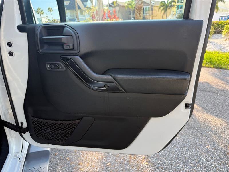 Used 2017 Jeep Wrangler Unlimited Sahara AWD/4WD image 20