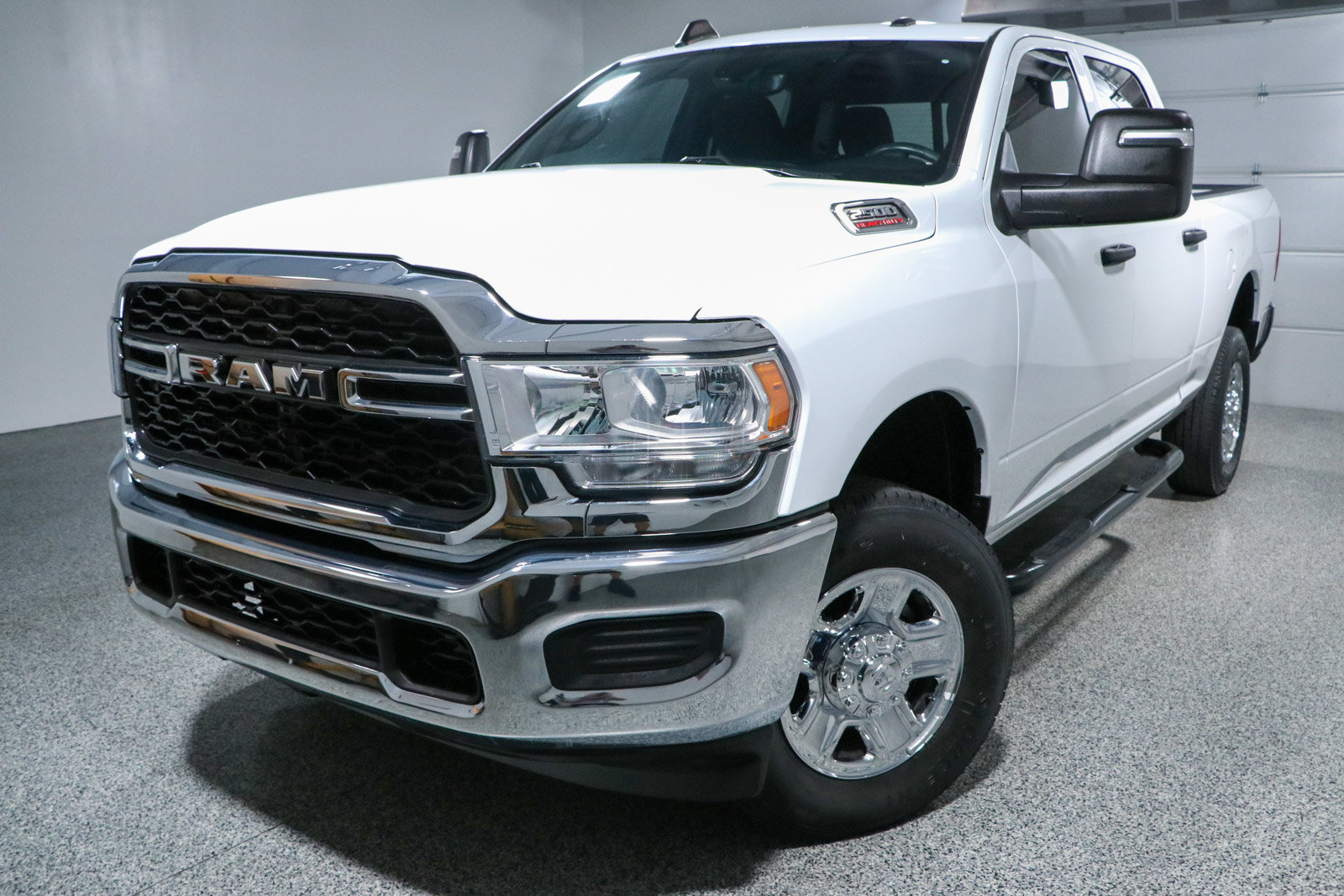 Used 2024 RAM 2500 Tradesman w/ Chrome Appearance Group AWD/4WD image 32