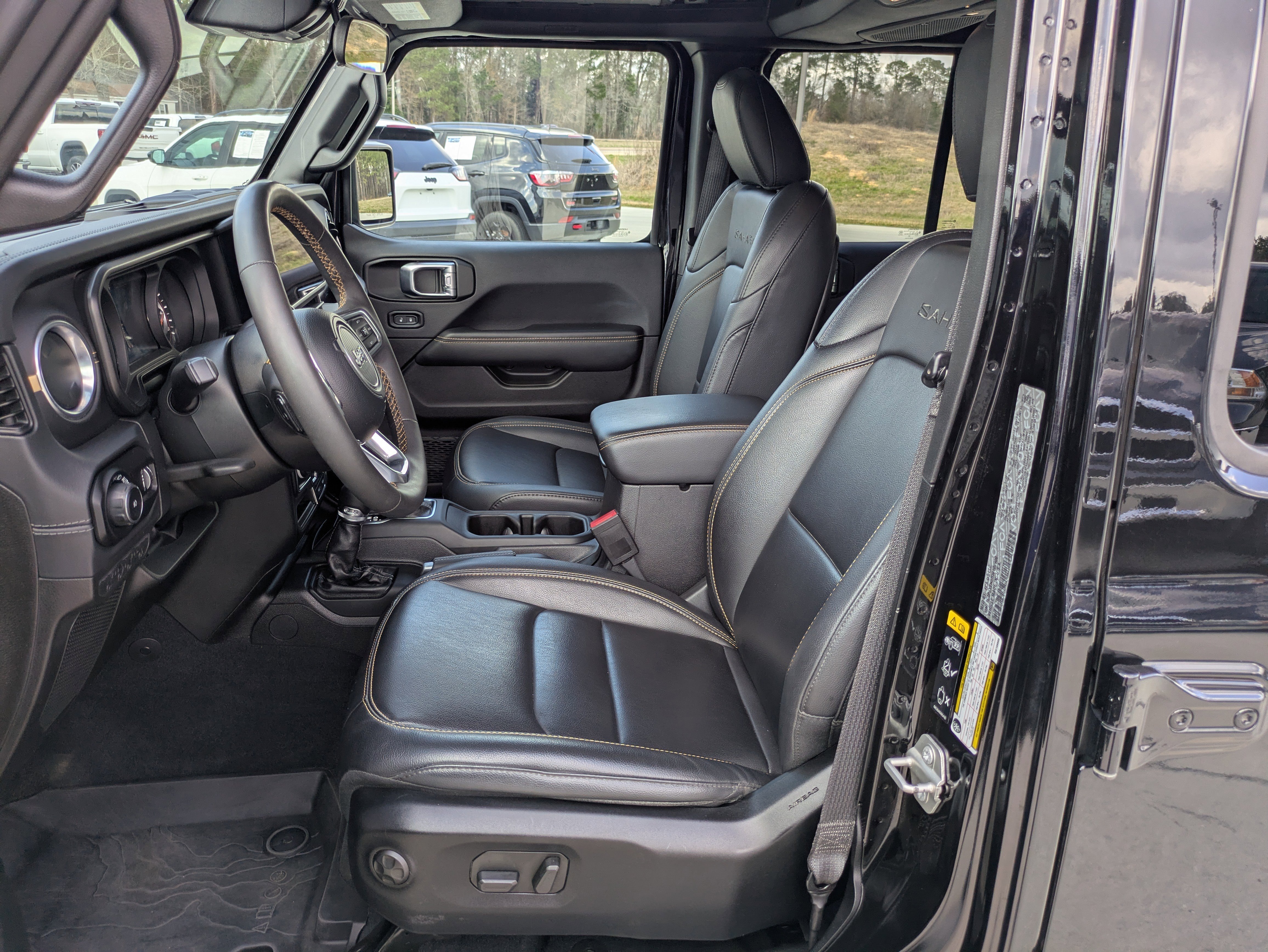 Used 2024 Jeep Wrangler Sahara image 7