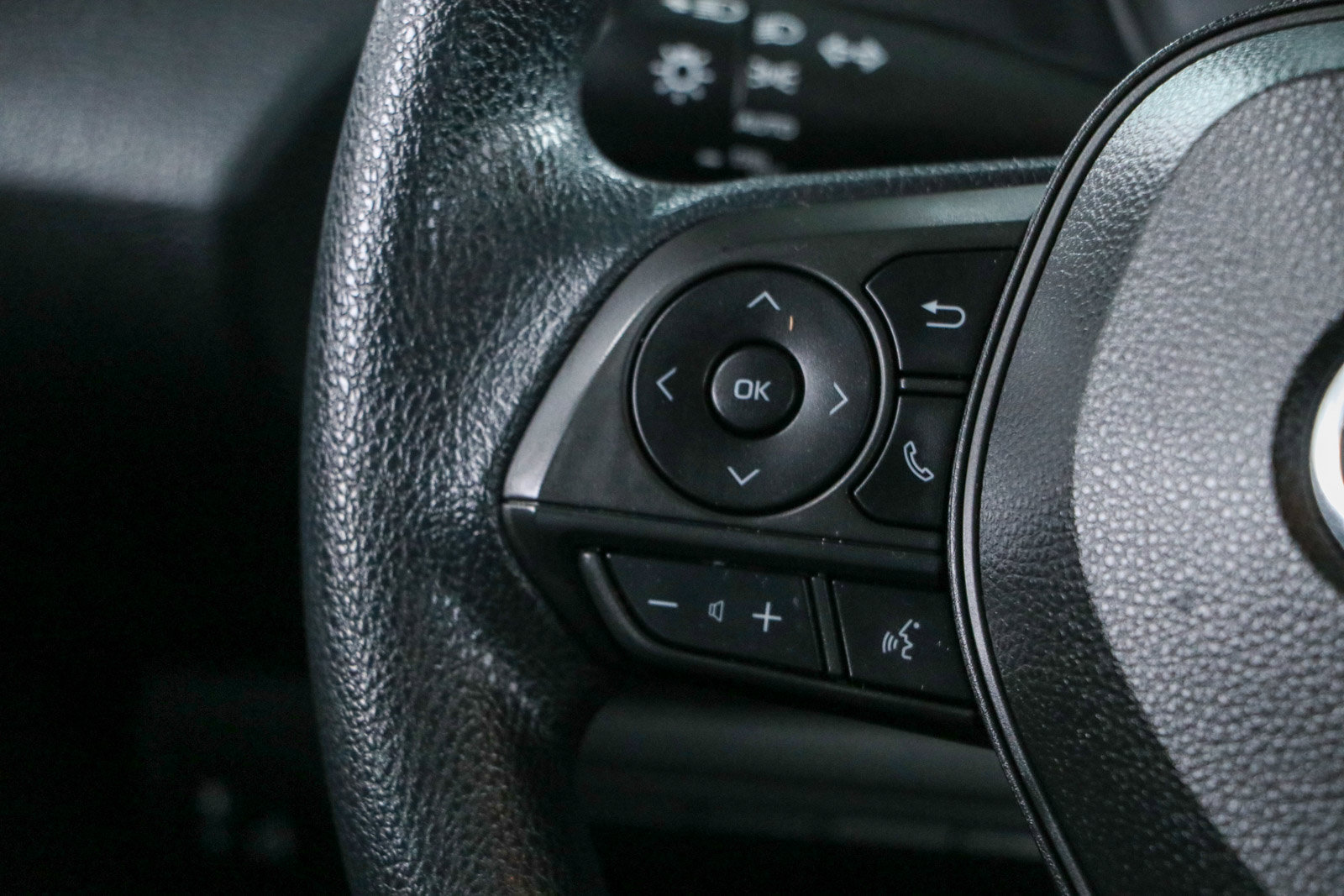Used 2020 Toyota Corolla LE FWD image 13