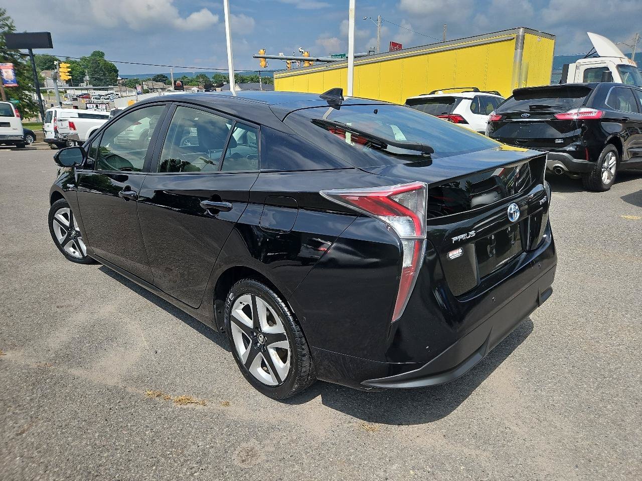 Used 2017 Toyota Prius Three Touring FWD image 5