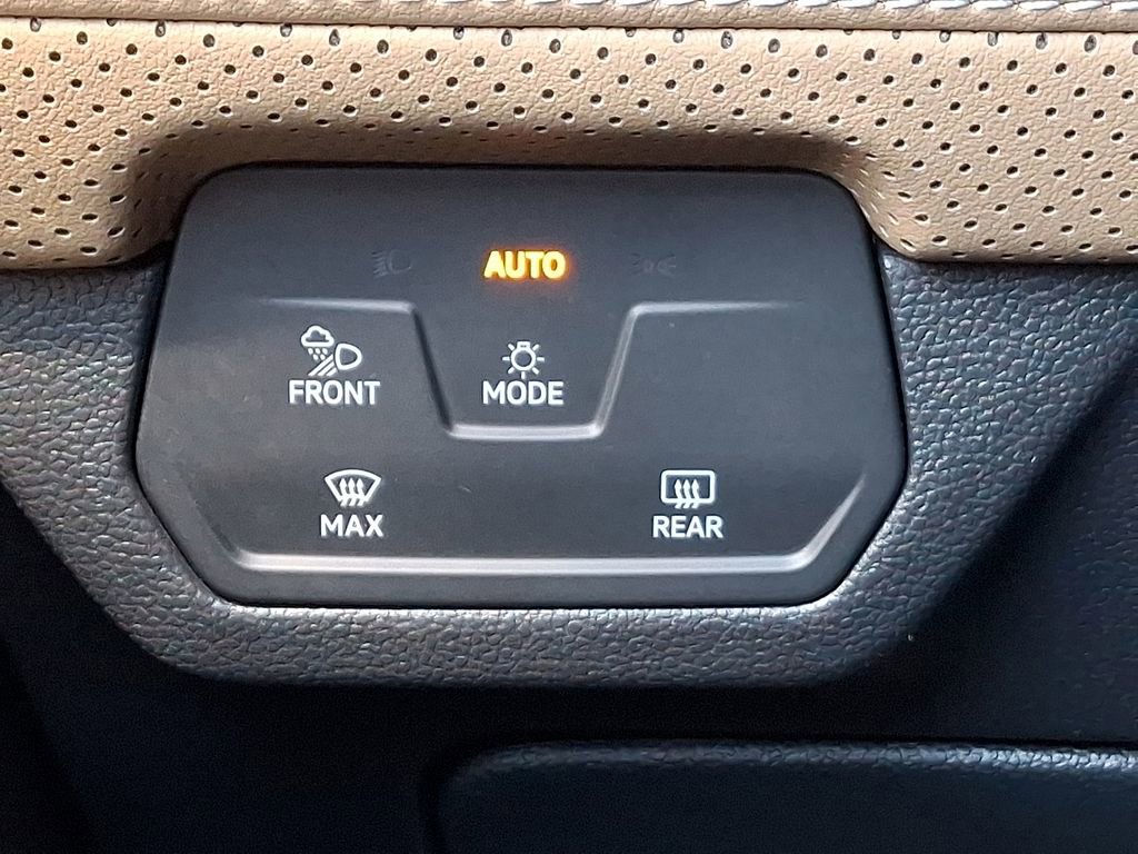 Certified 2025 Volkswagen Atlas Cross Sport SE w/ Panoramic Sunroof Package AWD/4WD image 24
