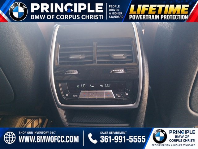 Used 2026 BMW X7 xDrive40i AWD/4WD image 16