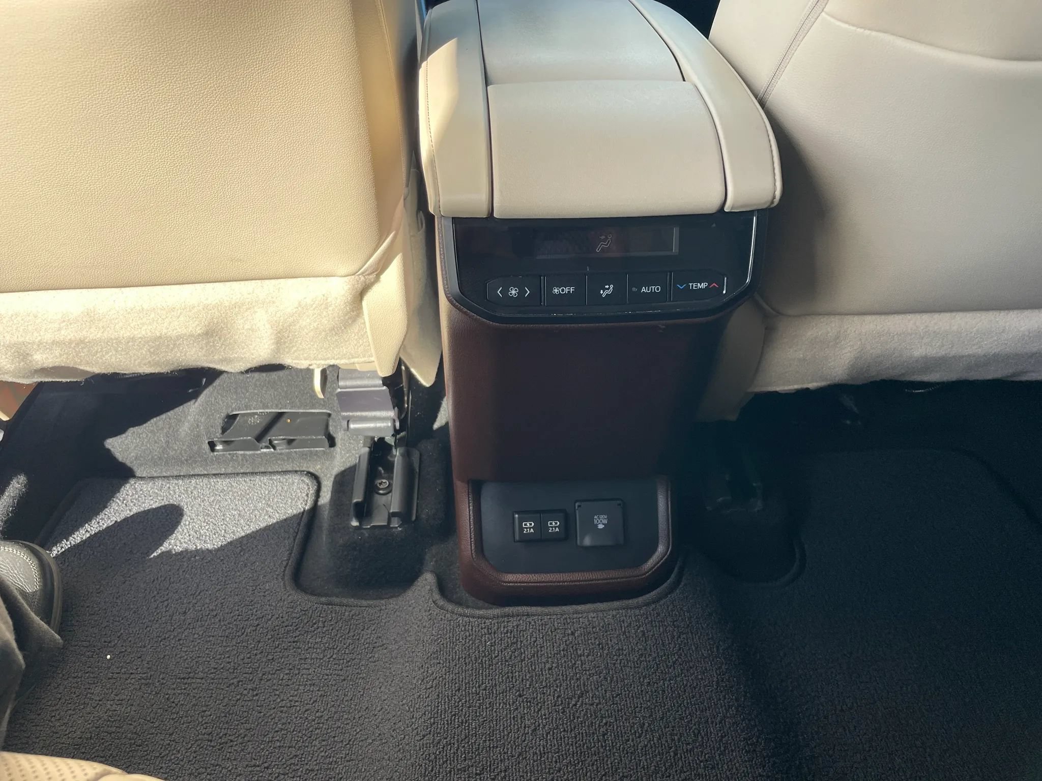 Used 2020 Toyota Highlander Limited FWD image 22