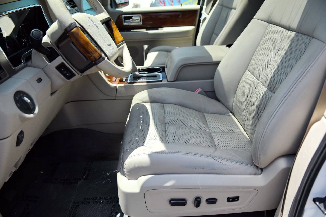 Used 2014 Lincoln Navigator L 2WD image 19