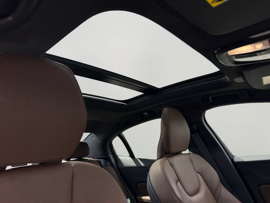 Certified 2024 Volvo S60 T8 Ultimate AWD/4WD image 7
